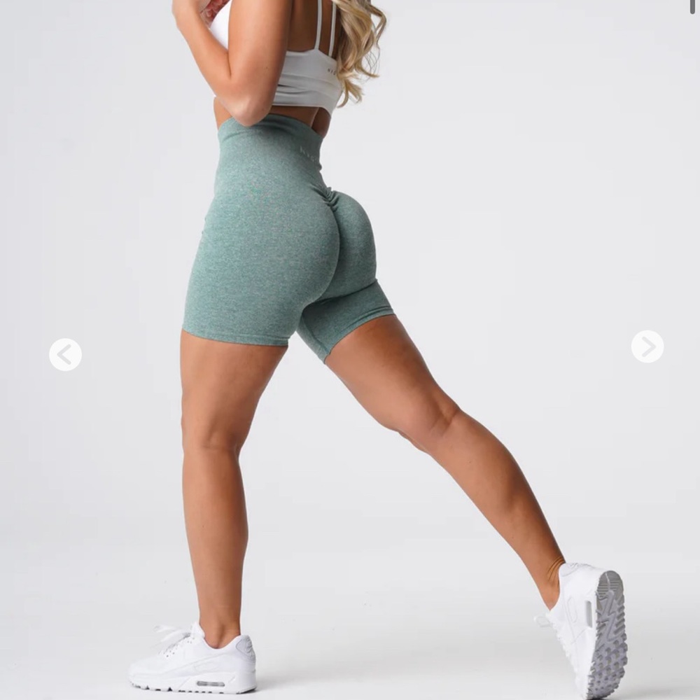 NVGTN Scrunch Seamless Shorts Sage Green Size Medium